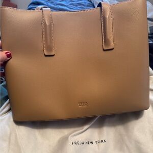 Freja cappuccino tote